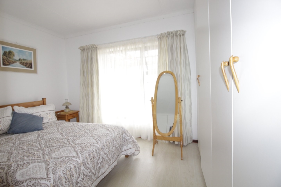 6 Bedroom Property for Sale in Paradise Beach Eastern Cape